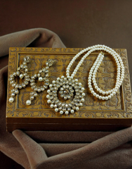 Traditional Pendant Set 0005