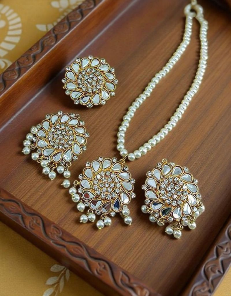 Traditional Pendant Set 0004