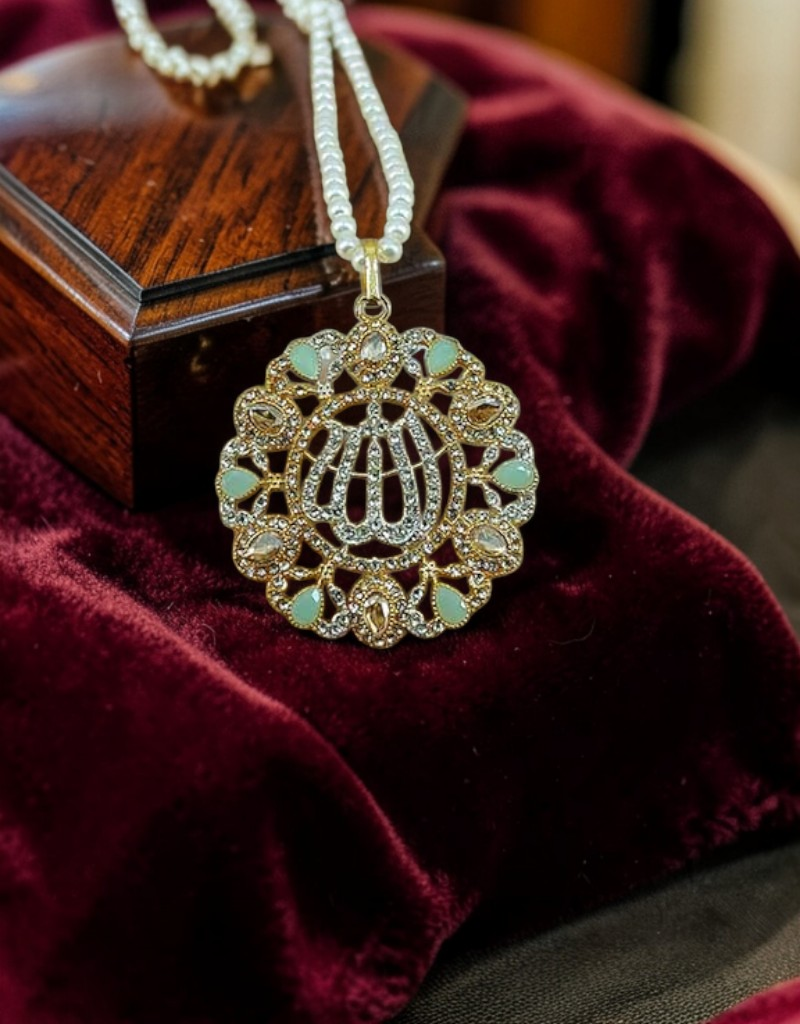 Calligraphic Pendant 0010