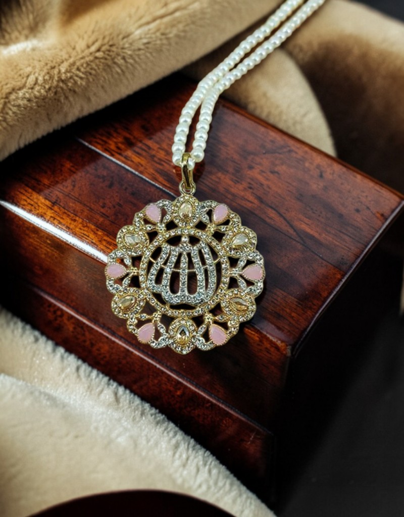 Calligraphic Pendant 0010