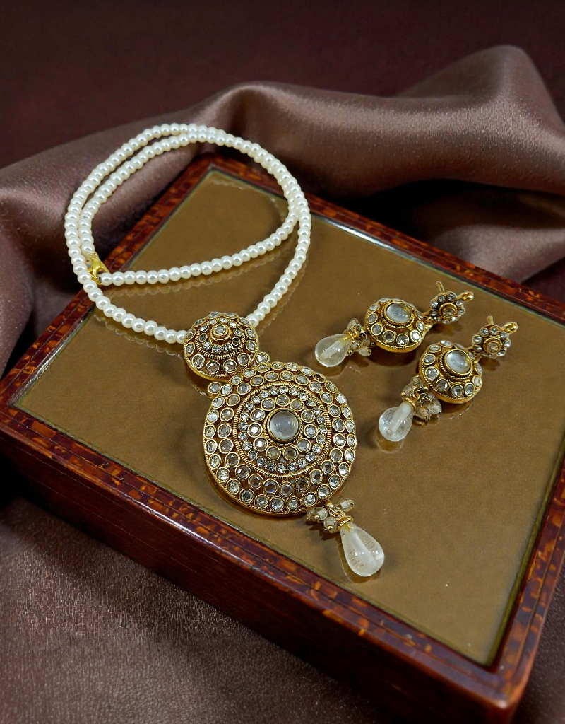 Traditional Pendant Set 0010