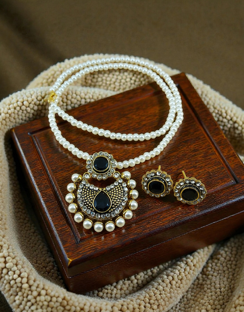 Traditional Pendant Set 0014