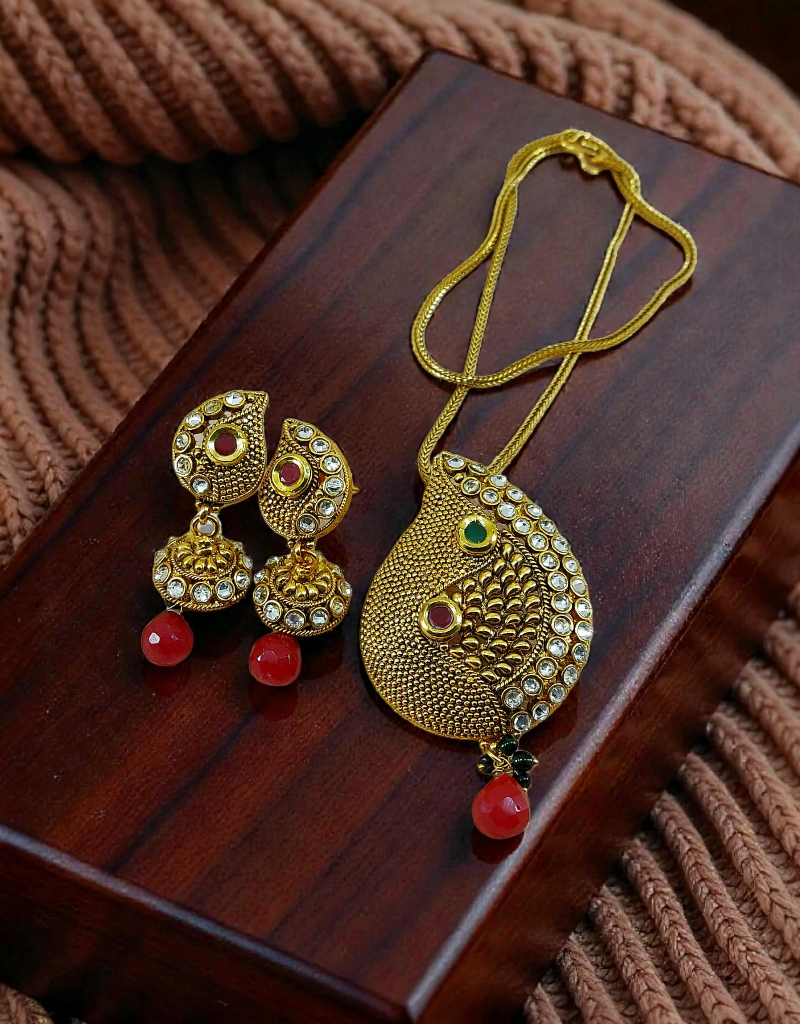 Traditional Pendant Set 0009