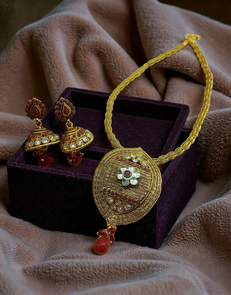 Traditional Pendant Set 0007