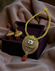 Traditional Pendant Set 0007