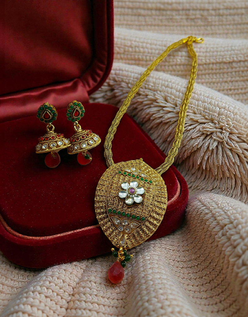 Traditional Pendant Set 0007