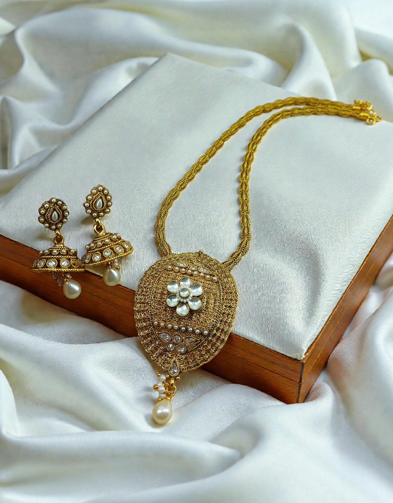 Traditional Pendant Set 0007
