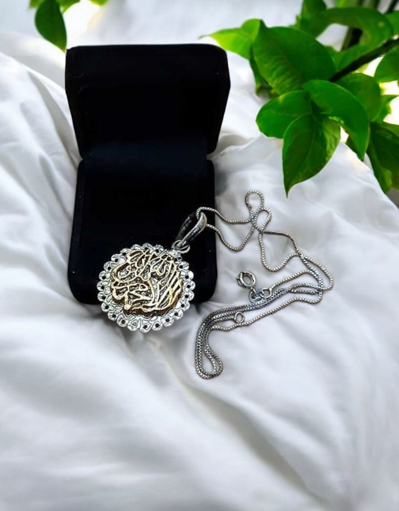 Calligraphic Pendant 0009