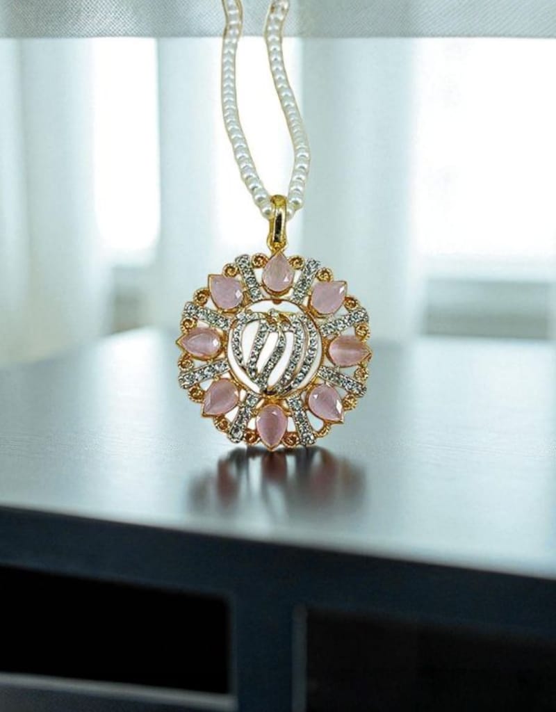 Calligraphic Pendant 0013
