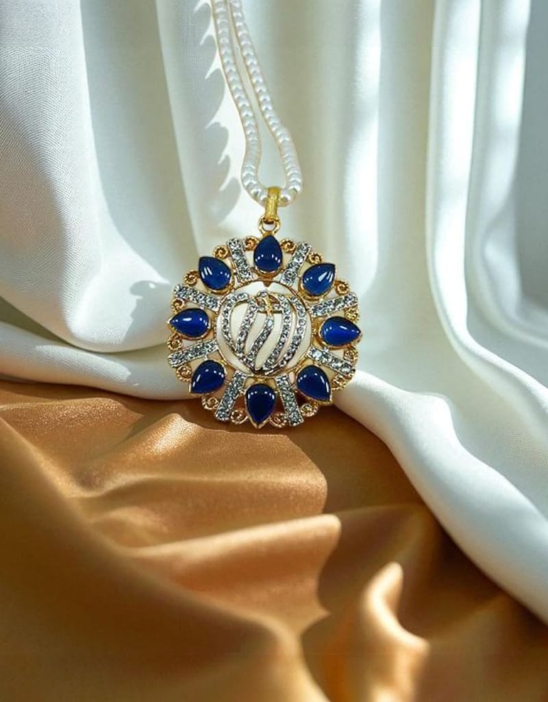 Calligraphic Pendant 0013