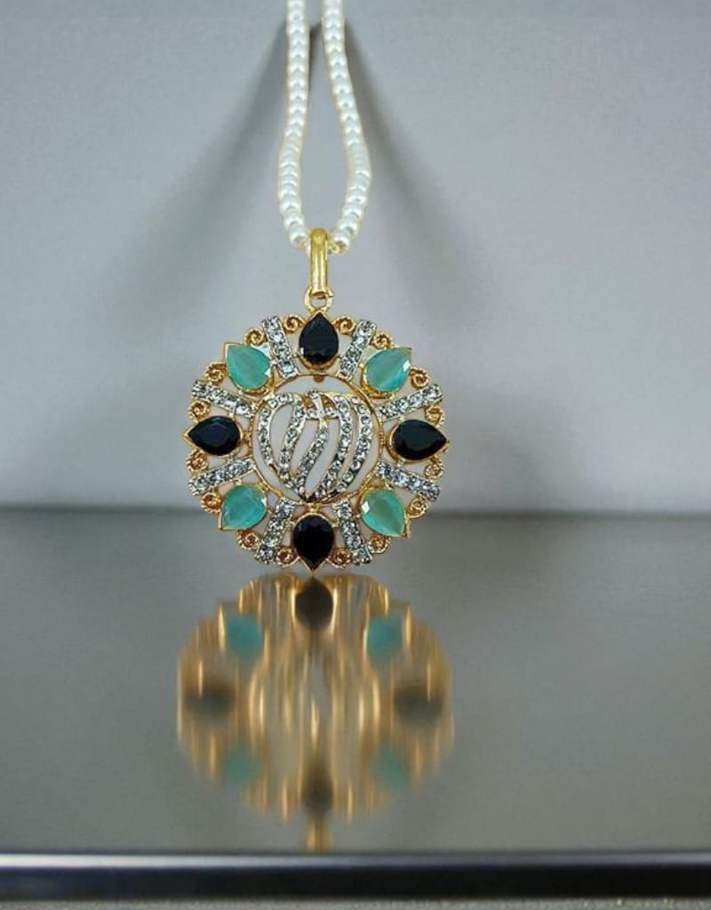 Calligraphic Pendant 0014