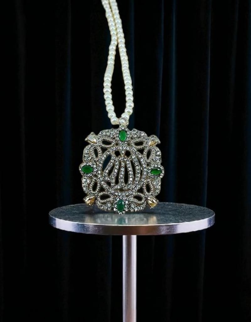 Calligraphic Pendant 0019