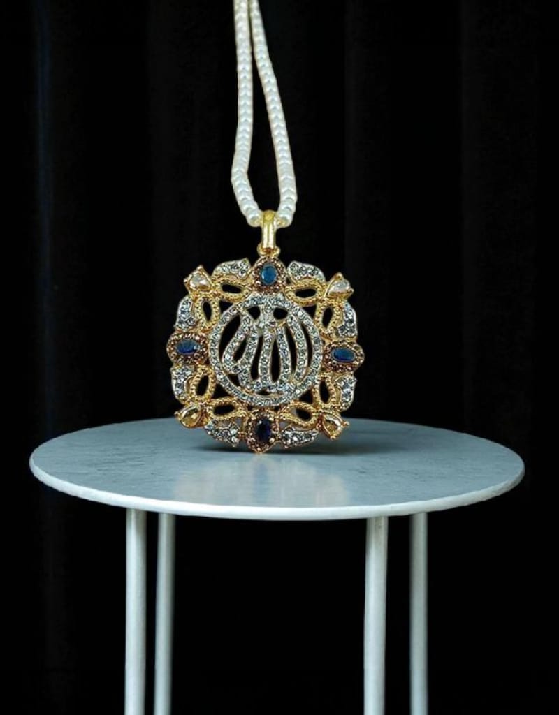 Calligraphic Pendant 0018