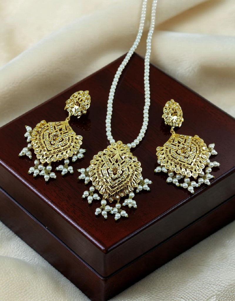 Traditional Pendant Set 0013